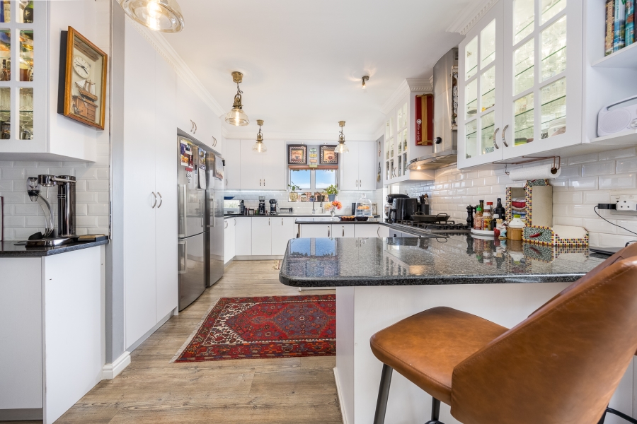 4 Bedroom Property for Sale in Van Riebeeckshof Western Cape